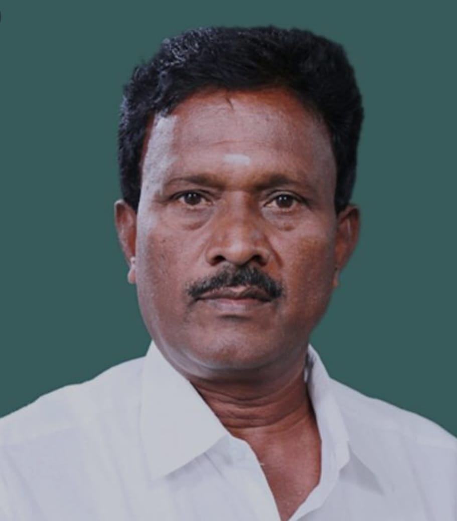 கார் மோதி பரிதாபமாக உயிரிழந்தார்