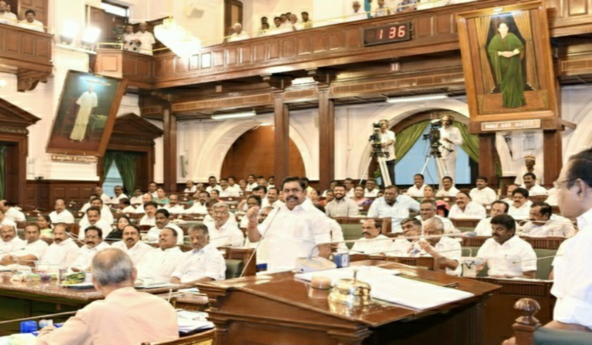 தனிப்பட்ட கருத்துக்களை கூறி யாரும் கட்சியின் பெயருக்கு கலங்கம் விளைவிக்க வேண்டாம் -எடப்பாடி
