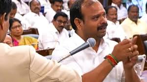ஜெயலலிதா படத்தை பார்த்து அழுதபடி பதவியேற்ற அதிமுக எம்எல்ஏ மோகன்