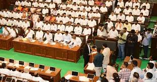 50 ஆண்டுகளில் முதல்முறை: சட்டப்பேரவையில் ஒரே வரிசையில் திமுக-அதிமுக