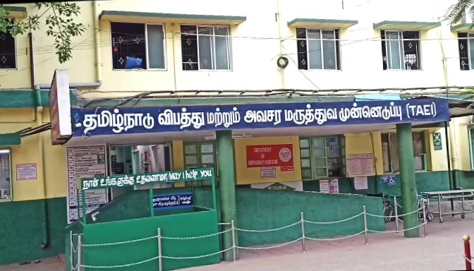 ஓட்டுனர் அவரே இயக்கி வந்த சரக்கு லாரியின் சக்கரத்தில் சிக்கி உயிரிழந்த பரிதாபம்