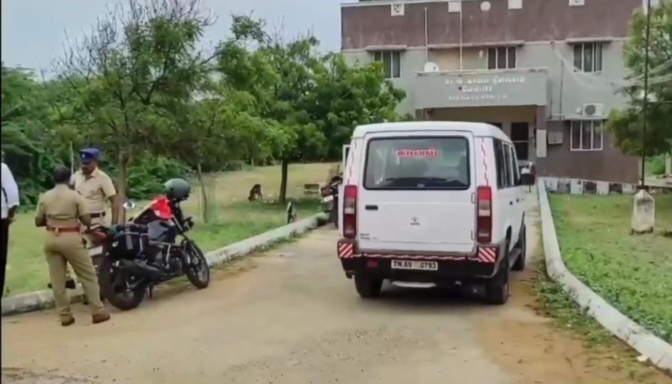 கடலுக்கு குளிக்கச் சென்ற 5 வயது சிறுமி மற்றும் 25 வயது இளைஞர் கடலில் மூழ்கி பலி