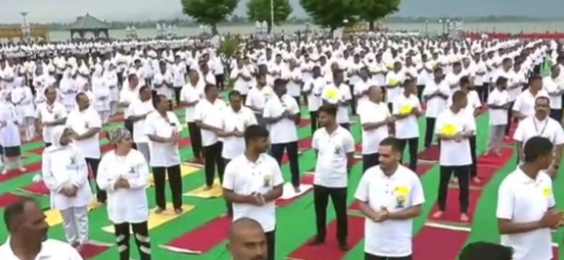 பத்தாவது சர்வதேச யோகா தினத்தை முன்னிட்டு பிரதமர் நரேந்திர மோடி காஷ்மீர் ஸ்ரீ நகரில்...