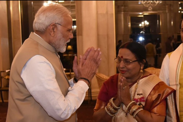 பிரபல பாடகி உடல் நலக்குறைவின் காரணமாக காலமானார்.