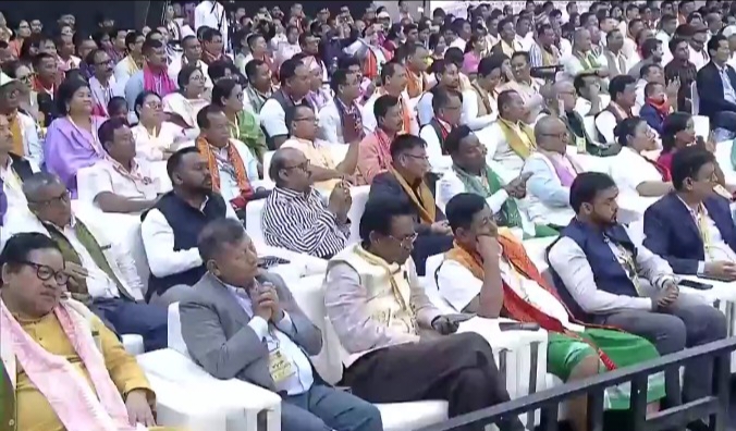 பிரதமர் நரேந்திர மோடி 6,640 கோடி ரூபாய் மதிப்பிலான பல்வேறு வளர்ச்சித் திட்டங்களுக்கு அடிக்கல் நாட்டி தொடங்கி வைத்தார்.