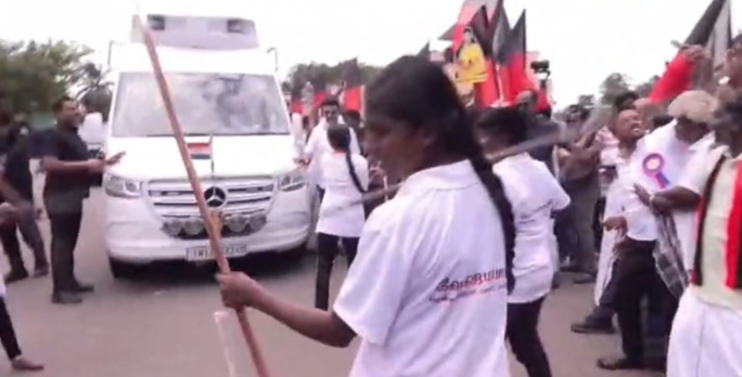 இன்று தமிழக முதலமைச்சர் மு.க. ஸ்டாலின் தென்காசி மாவட்டத்தில் ரூ.1,020 கோடி மதிப்பிலான பல்வேறு வளர்ச்சித் திட்டப் பணிகளைத் தொடங்கி வைத்தார்.