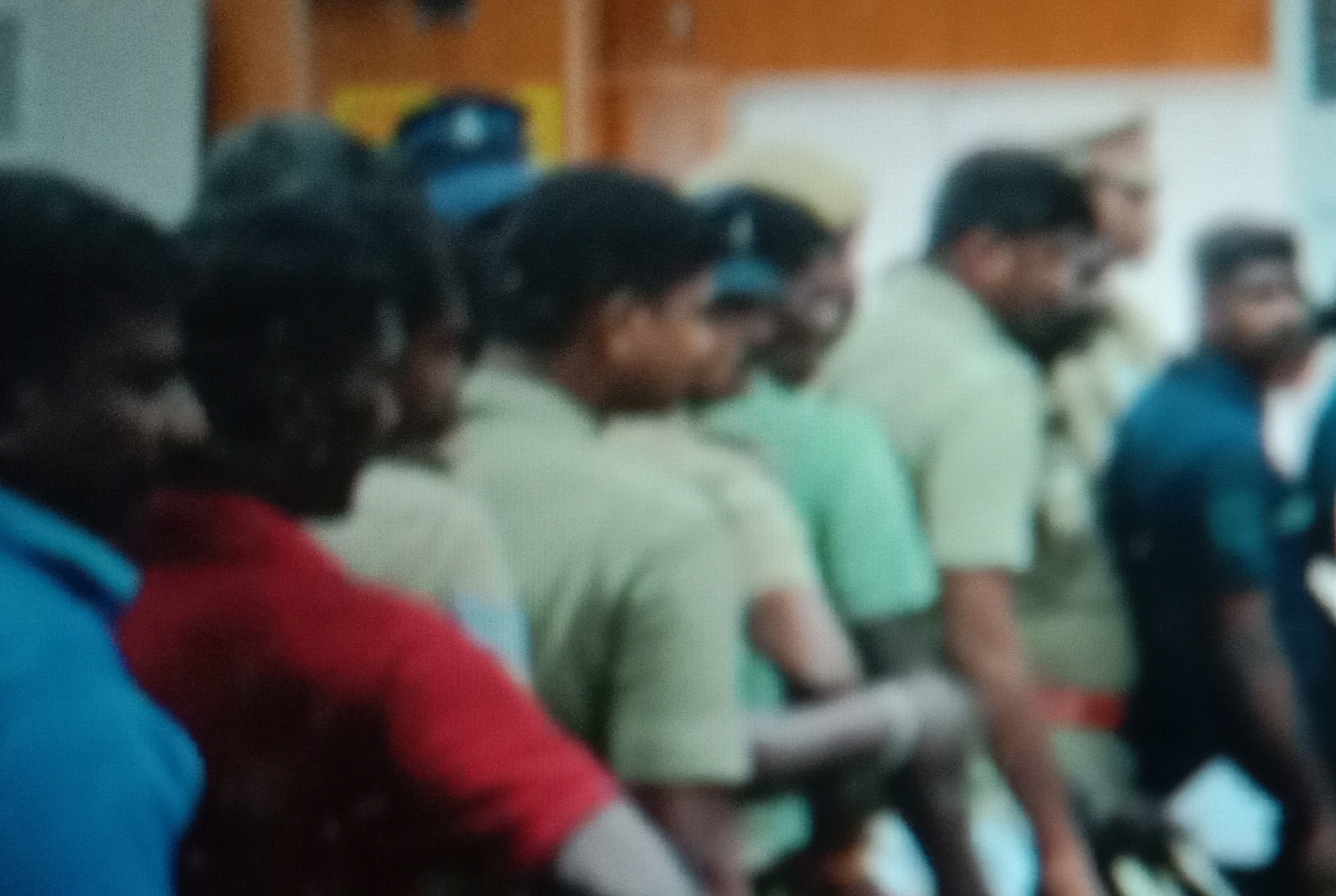 காவல்துறையினர் தபால் வாக்குகளை ஏப்ரல் 18 மற்றும் 20 ஆகிய தேதிகளில் பதிவு செய்யலாம் .