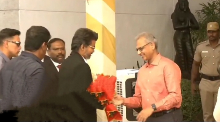  தமிழக முதலமைச்சர் விஜய் டெல்லி சென்றடைந்தார்.