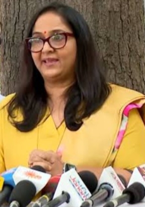 நடிகை ராதா அக்கா அம்பிகா மற்றும் தம்பி மல்லிகார்ஜுனா ஆகியோர் மீது 46 கோடி காசோலை மோசடி  புகார்