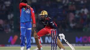 ஹைதராபாத் அணி 6 விக்கெட் வித்தியாசத்தில் டெல்லி அணியை வீழ்த்தி வெற்றி