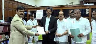  ஜே.சி.டி.பிரபாகரன் சட்ட மன்ற பேரவைத்தலைவராகப்போட்டியின்றி தேர்ந்தெடுக்கப்பட்டடாா்.