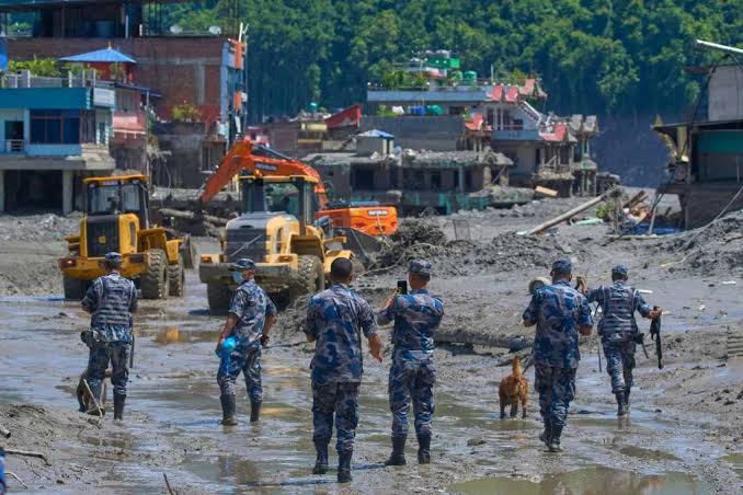 நேபாள-திபெத் எல்லையில் ஏற்பட்ட பனியாறு சரிவு , நிலச்சரிவு- வெள்ளப்பெருக்கு இறப்பு எண்ணிக்கை 579 