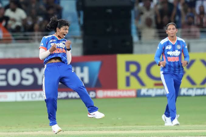  பாகிஸ்தான் மகளிர் அணியை விழ்த்தி  இந்திய மகளிர் அணி  ஏழு விக்கெட் வித்தியாசத்தில்  வெற்றி.